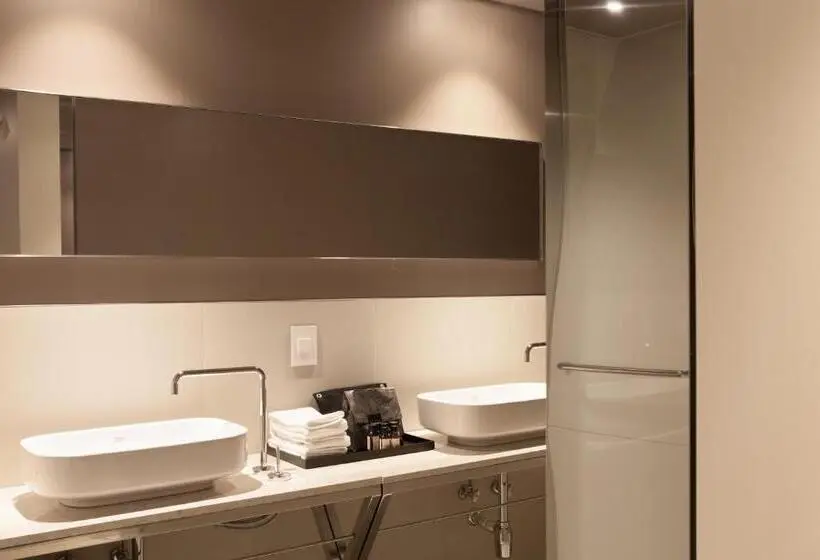 Chambre Deluxe, Gaden