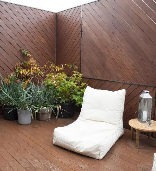Junior Suite, Gaden