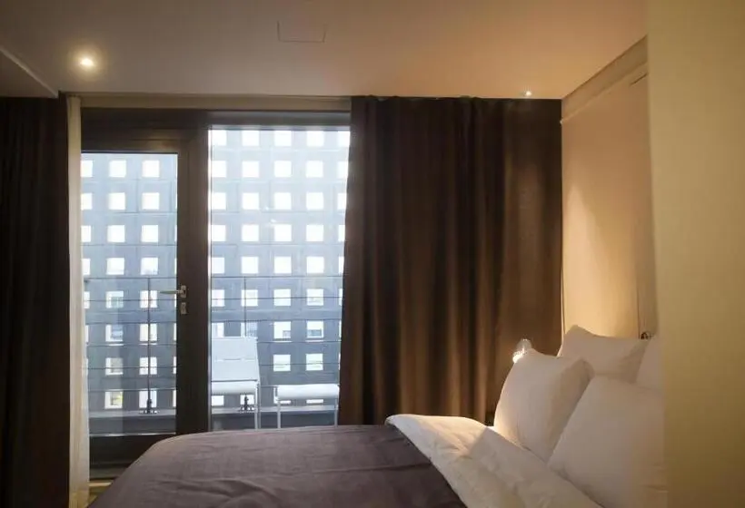 Junior Suite, Gaden