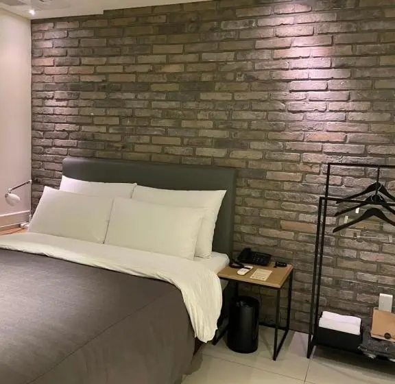 Chambre Economy, Gaden