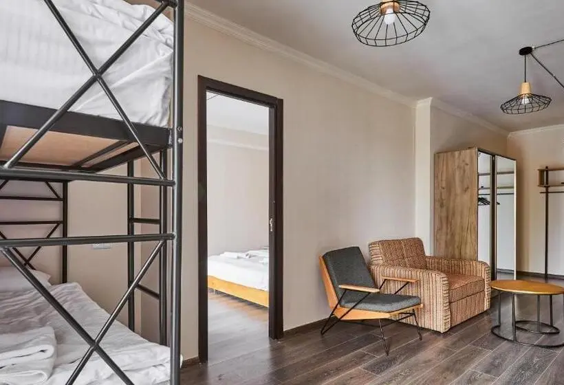 Perhehuone, Gudauri Loft