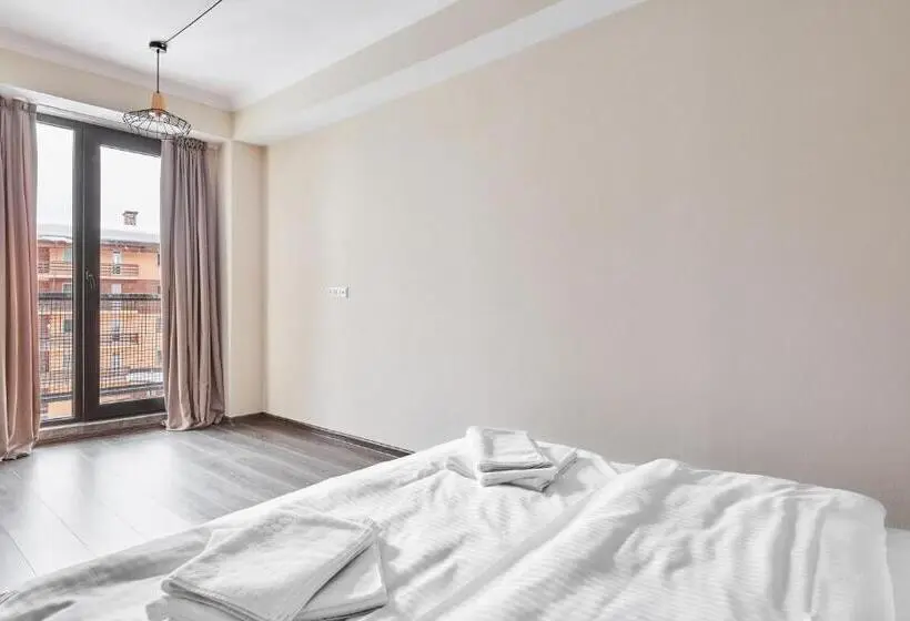 Perhehuone, Gudauri Loft