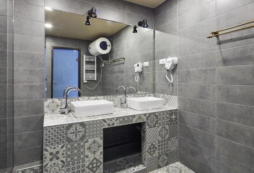 اتاق خانوادگی, Gudauri Loft