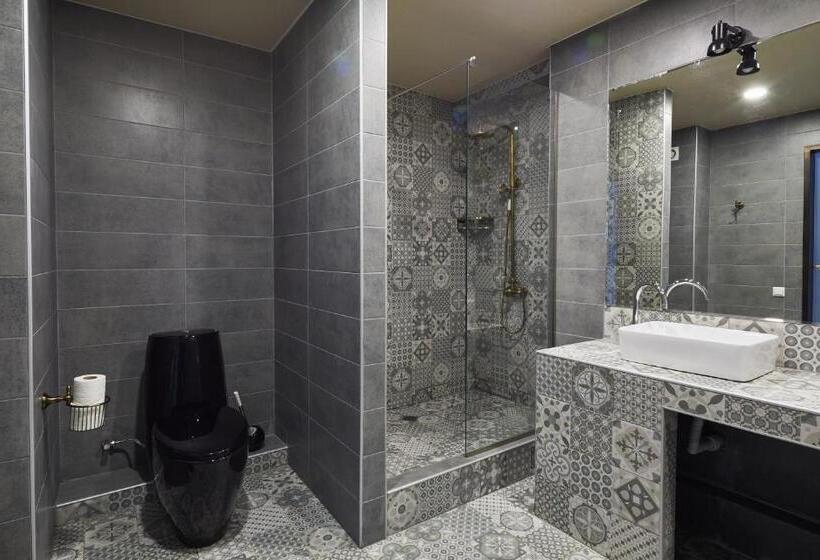 اتاق خانوادگی, Gudauri Loft