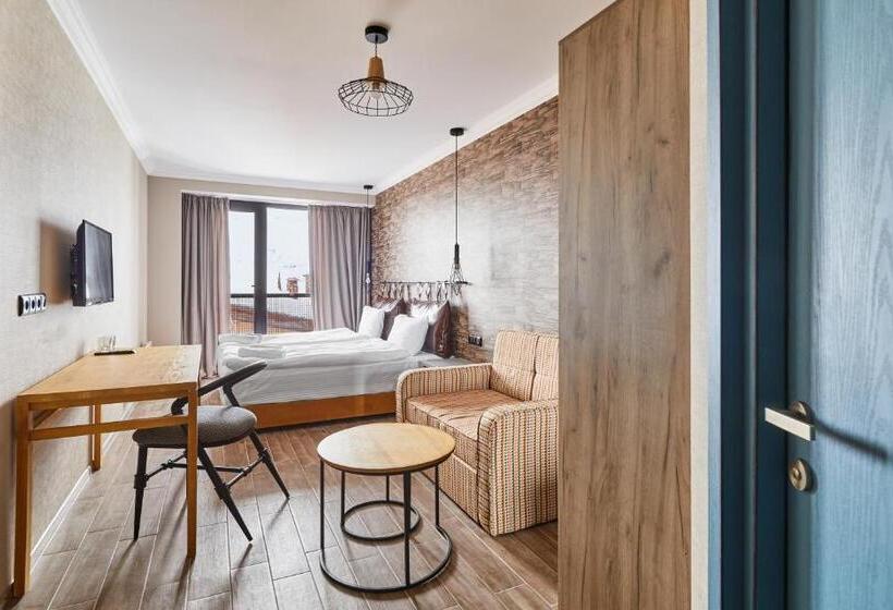 اتاق اجرایی, Gudauri Loft