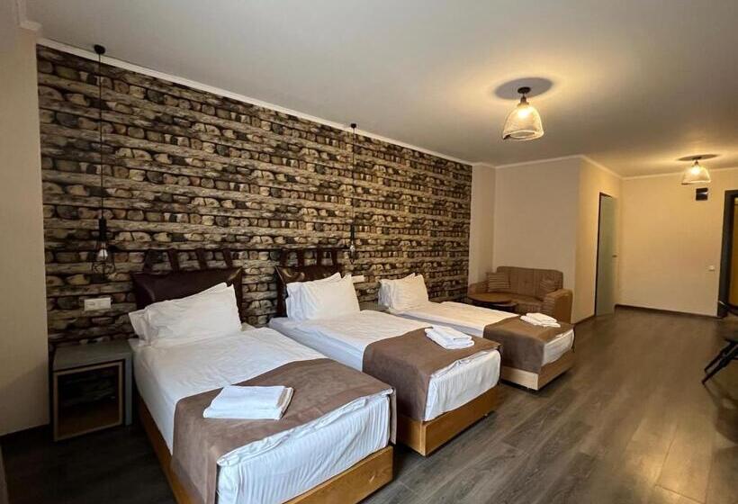 اتاق استاندارد سه نفره, Gudauri Loft