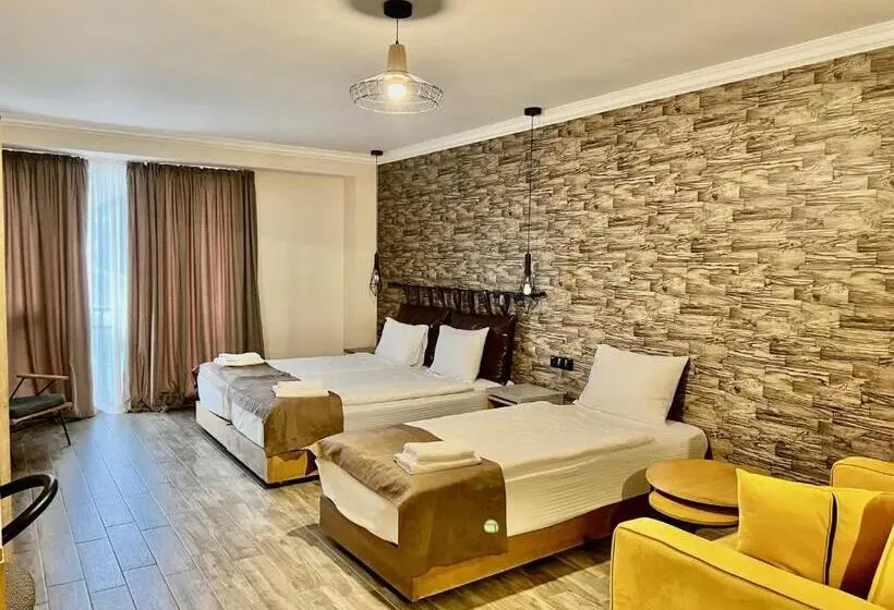 Executive Kolmen Hengen Huone, Gudauri Loft