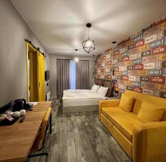 اتاق خانوادگی با چشم‌انداز کوه, Gudauri Loft