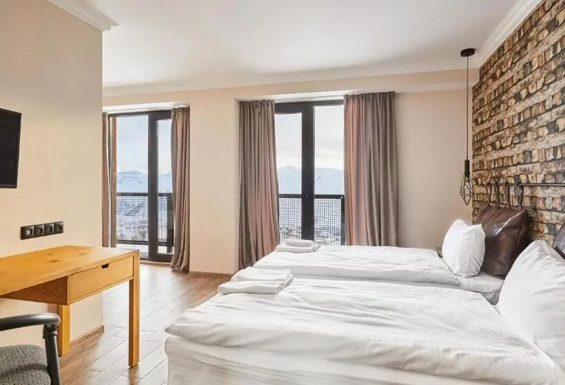 Perhejuniorsviitti, Gudauri Loft