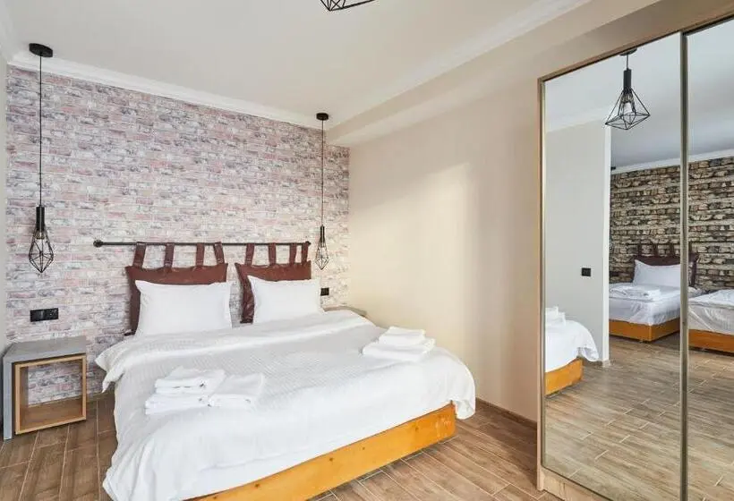 Perhejuniorsviitti, Gudauri Loft