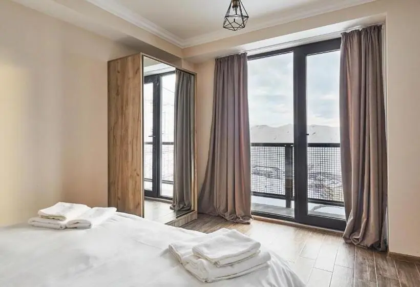 Perhejuniorsviitti, Gudauri Loft