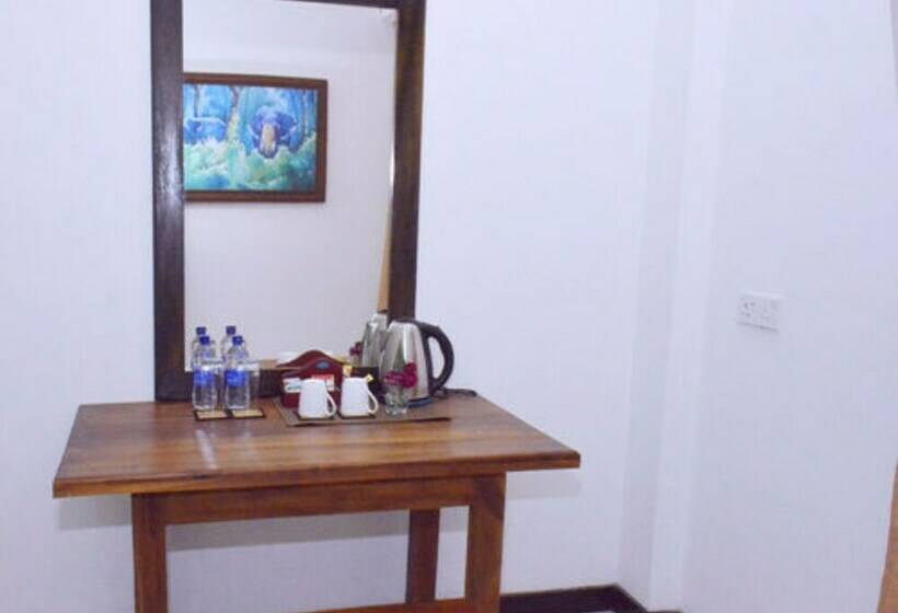 חדר סטנדרט, Rush City Hotel Kandy