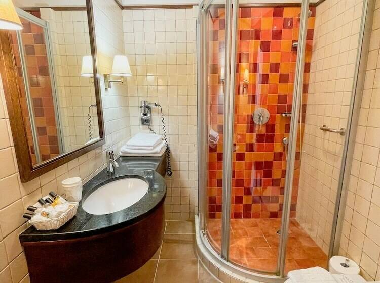 اتاق لوکس با تخت بزرگ, Park Hotel & Fitness Club Rzeszów