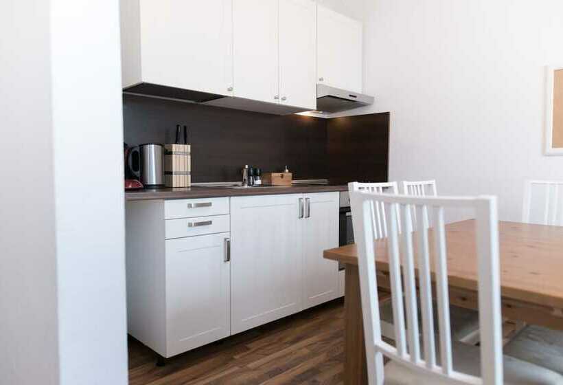 آپارتمان 2 خوابه, Microverse Hostel