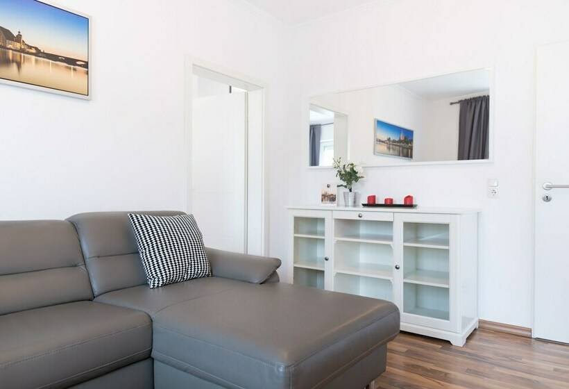 آپارتمان 2 خوابه, Microverse Hostel