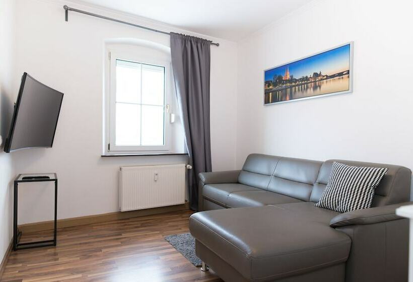 آپارتمان 2 خوابه, Microverse Hostel