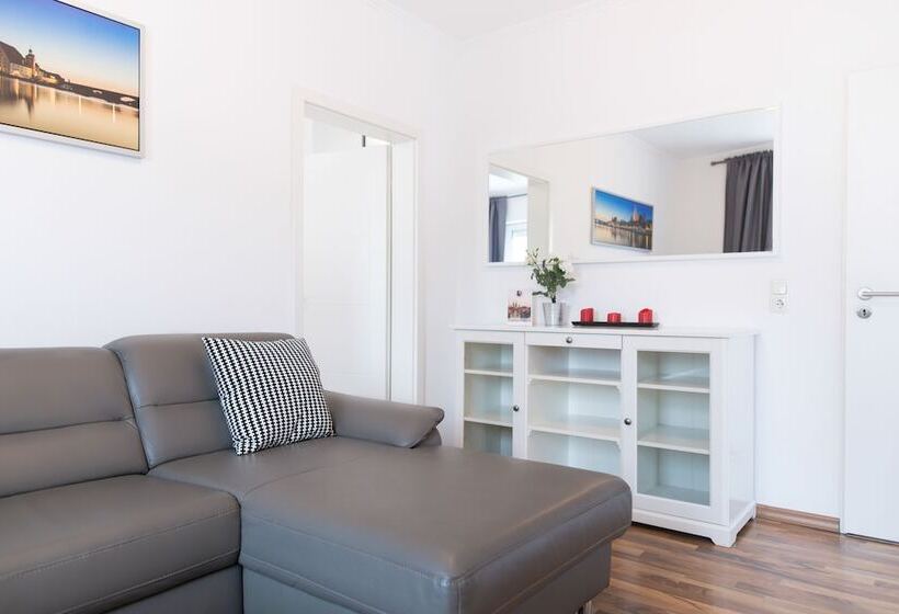 آپارتمان 2 خوابه, Microverse Hostel