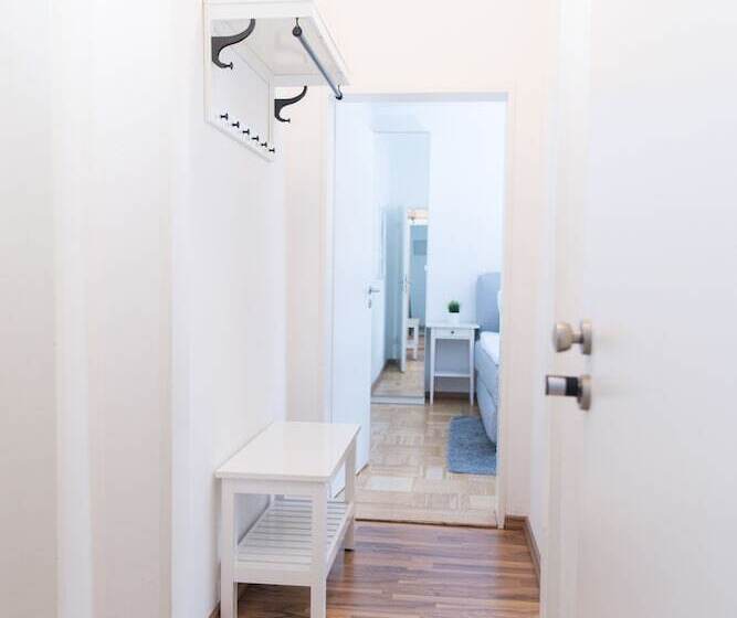 آپارتمان 2 خوابه, Microverse Hostel