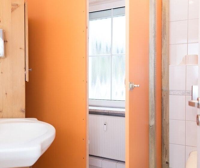 تختخواب در اتاق مشترک, Microverse Hostel