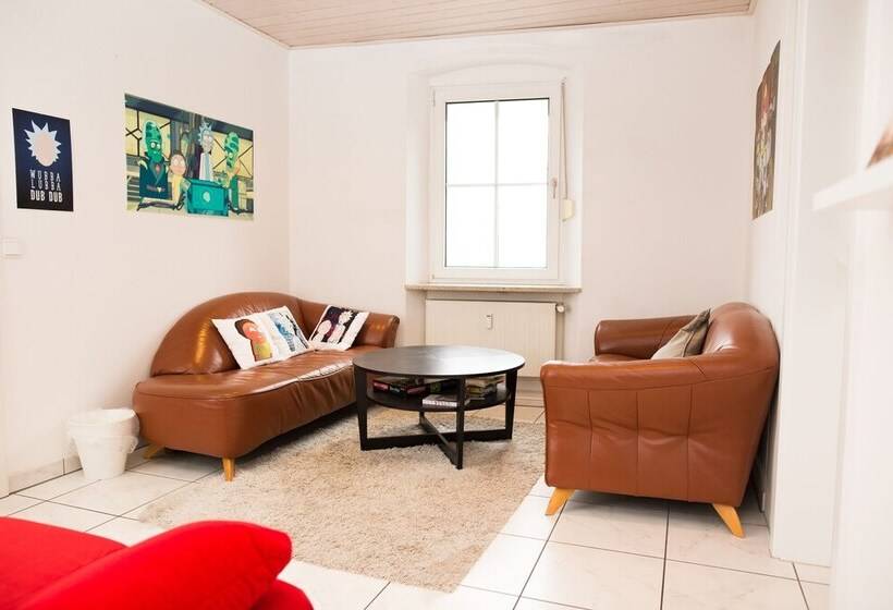 تختخواب در اتاق مشترک, Microverse Hostel