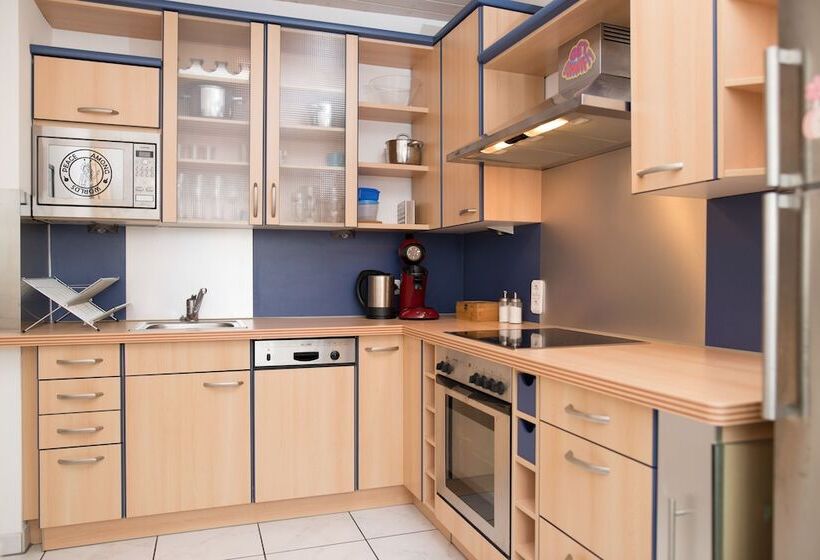 تختخواب در اتاق مشترک, Microverse Hostel