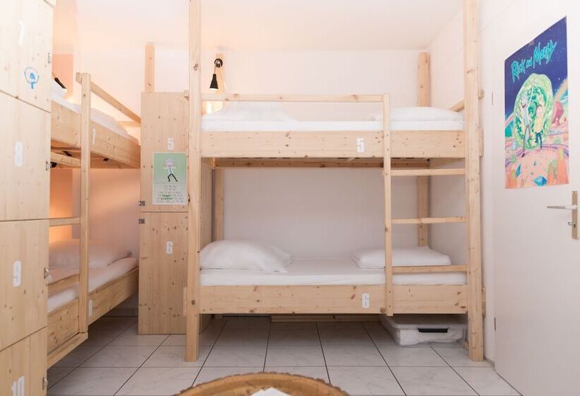 تختخواب در اتاق مشترک, Microverse Hostel