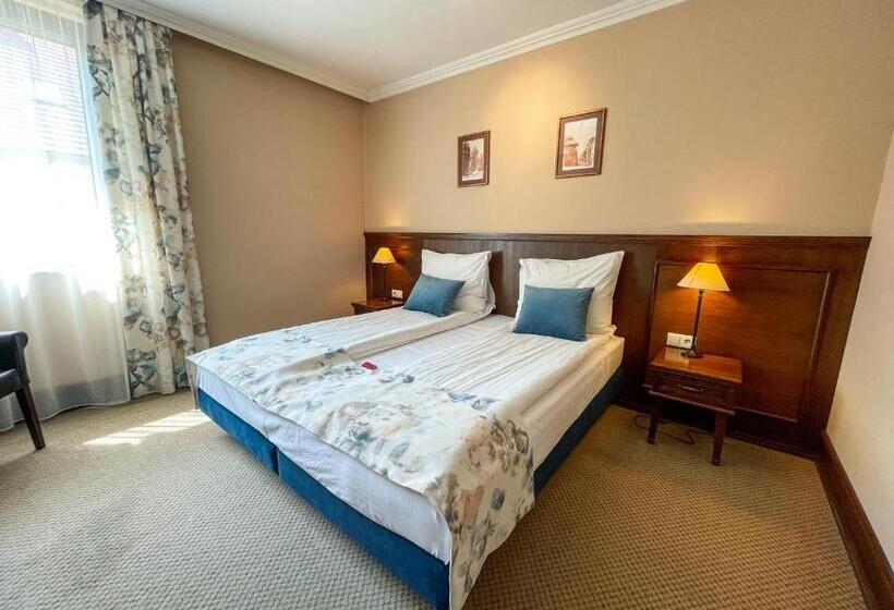 اتاق لوکس با تخت بزرگ, Park Hotel & Fitness Club Rzeszów