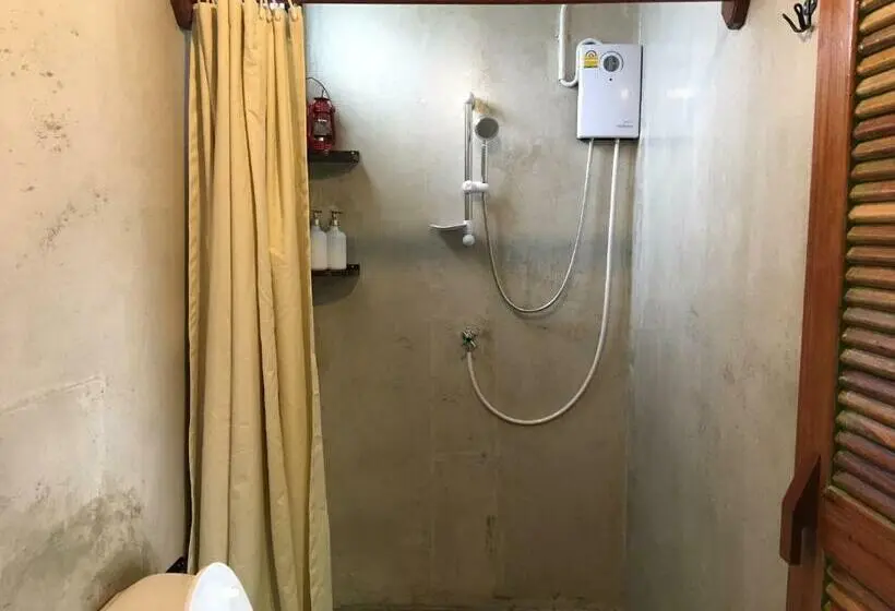 اتاق لوکس با بالکن, Talardkao Balcony Krabi