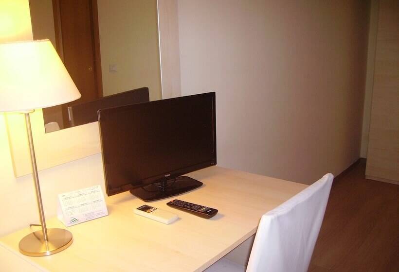 חדר סטנדרט לארבעה, Angela E Vincenzo