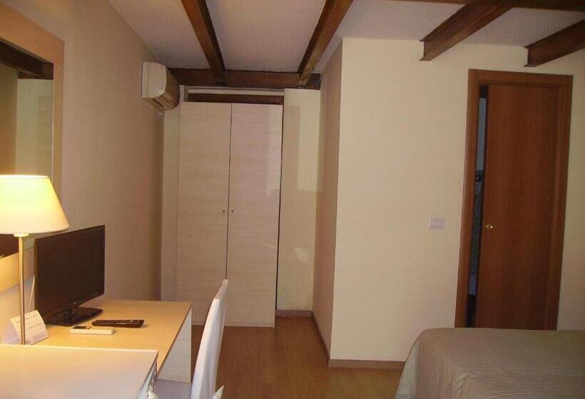 חדר סטנדרט לארבעה, Angela E Vincenzo