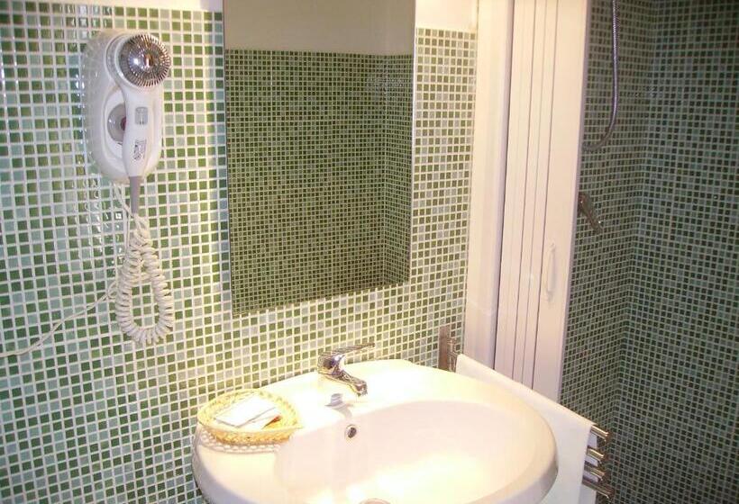 חדר סטנדרט לארבעה, Angela E Vincenzo