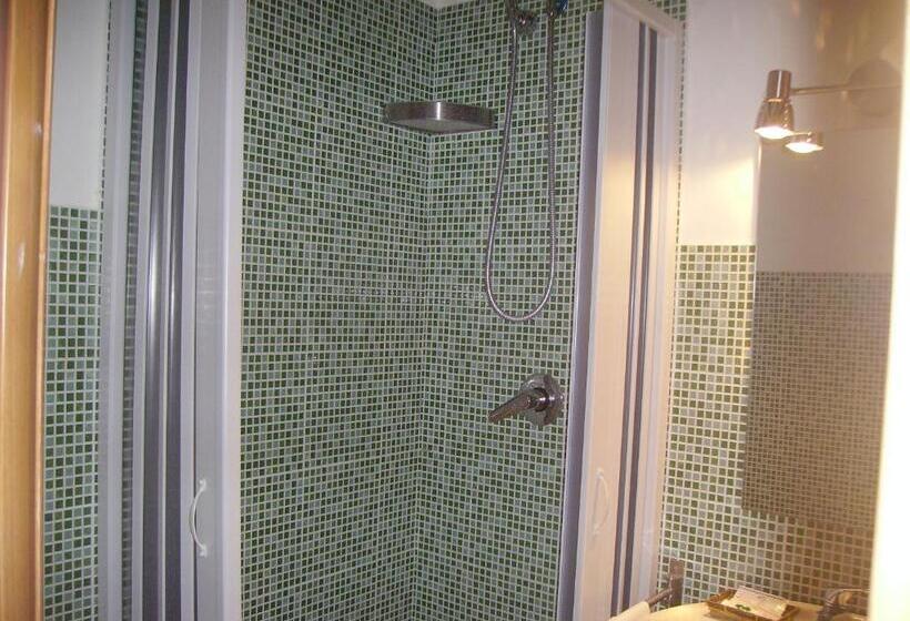 חדר סטנדרט לארבעה, Angela E Vincenzo