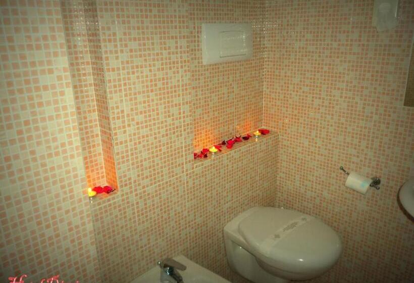 חדר אקונומי יחיד, Angela E Vincenzo