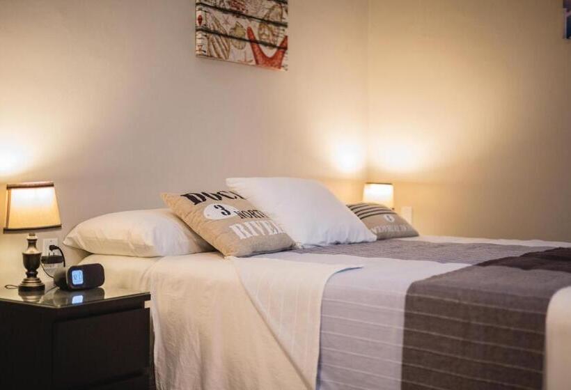 اتاق لوکس, The Pier Beach Inn & Suites