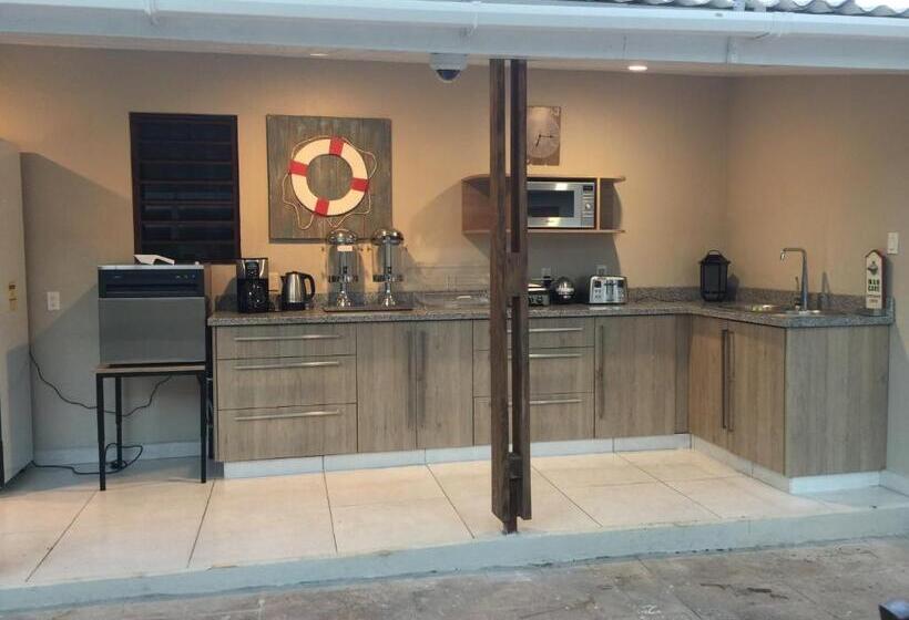 اتاق لوکس, The Pier Beach Inn & Suites