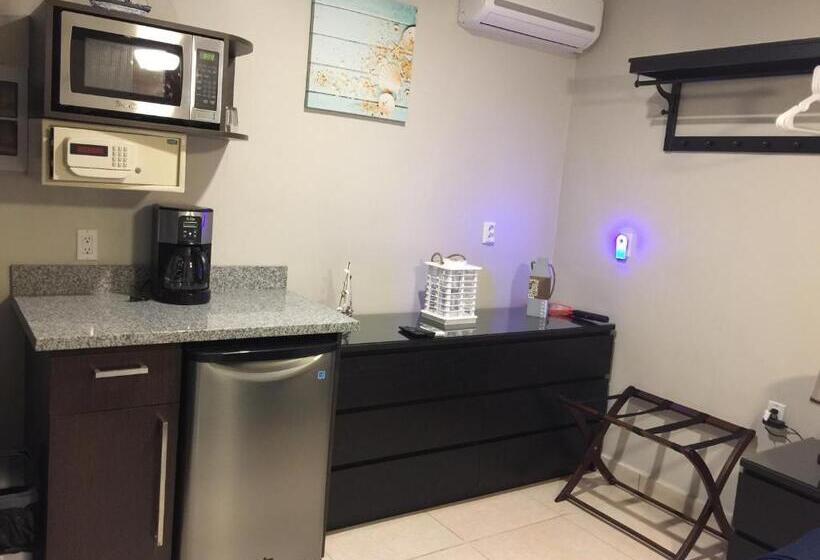 اتاق لوکس, The Pier Beach Inn & Suites