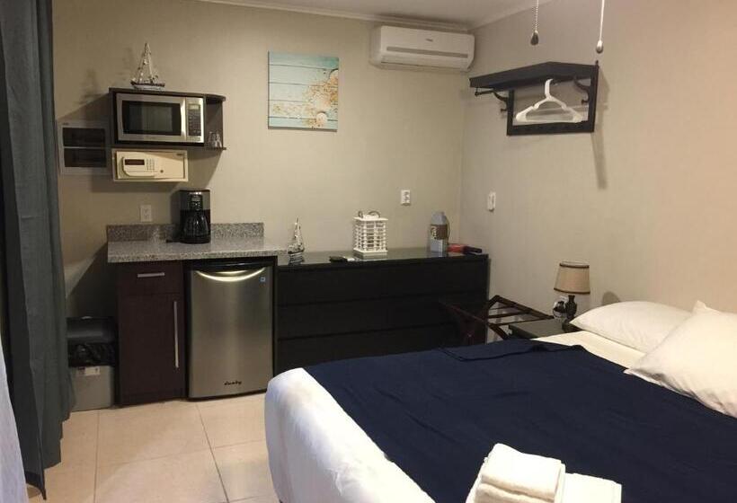 اتاق لوکس, The Pier Beach Inn & Suites