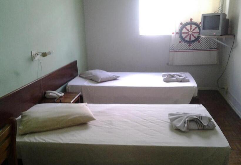 이코노미 룸, Columbia Palace