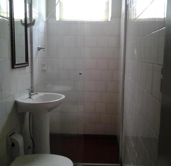 이코노미 룸, Columbia Palace