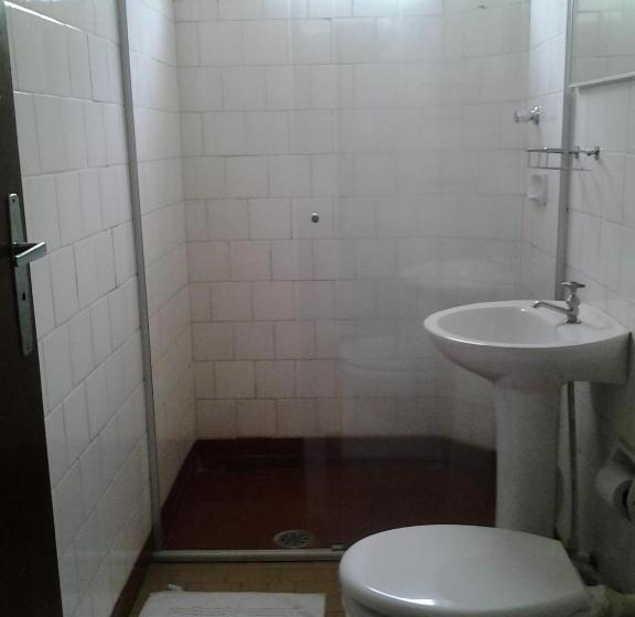 이코노미 트리플 룸, Columbia Palace