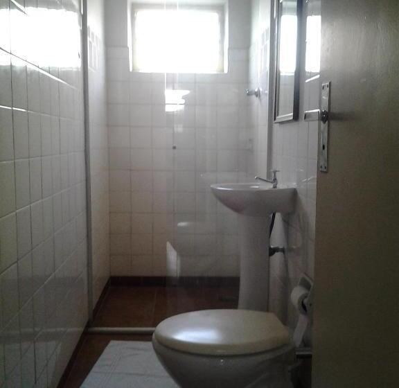 이코노미 트리플 룸, Columbia Palace