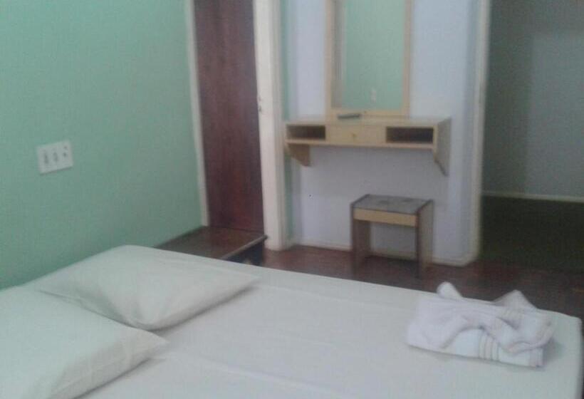 이코노이 4인룸, Columbia Palace