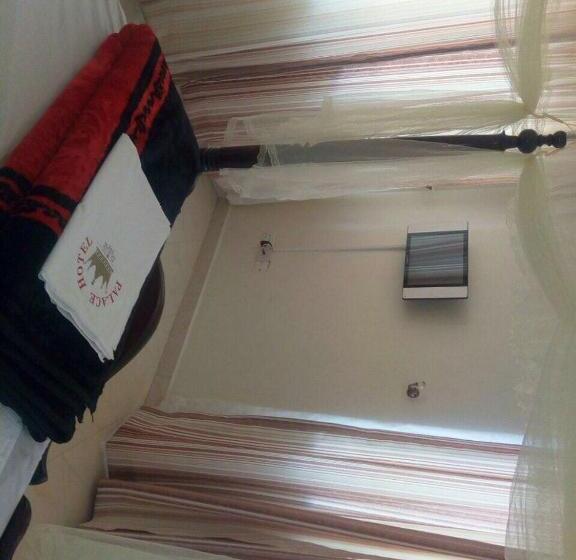 اتاق اکونومی, Palace