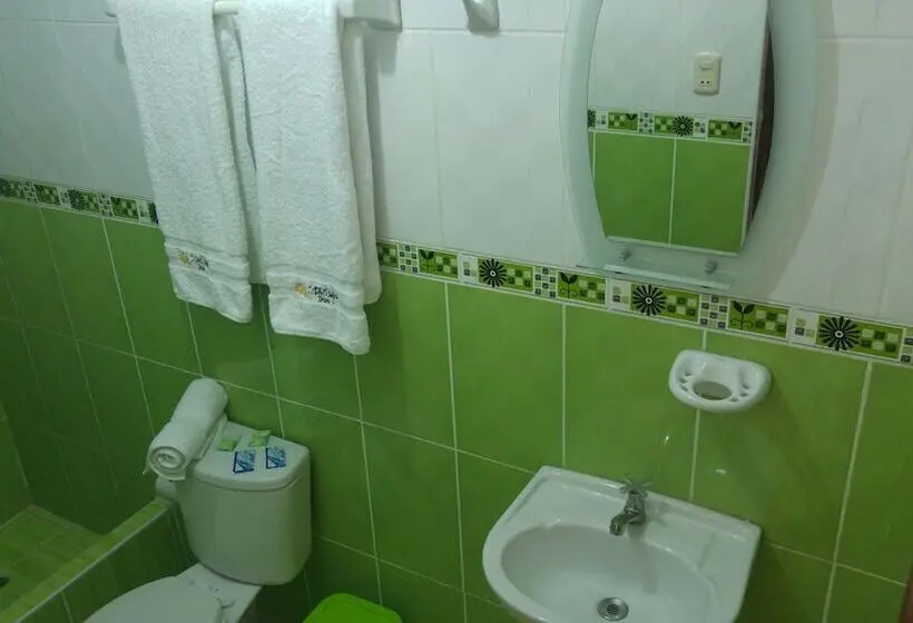 اتاق استاندارد سه نفره, Starlight Inn