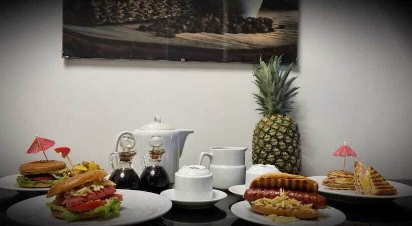 غرفة قياسية ثلاثية, Starlight Inn