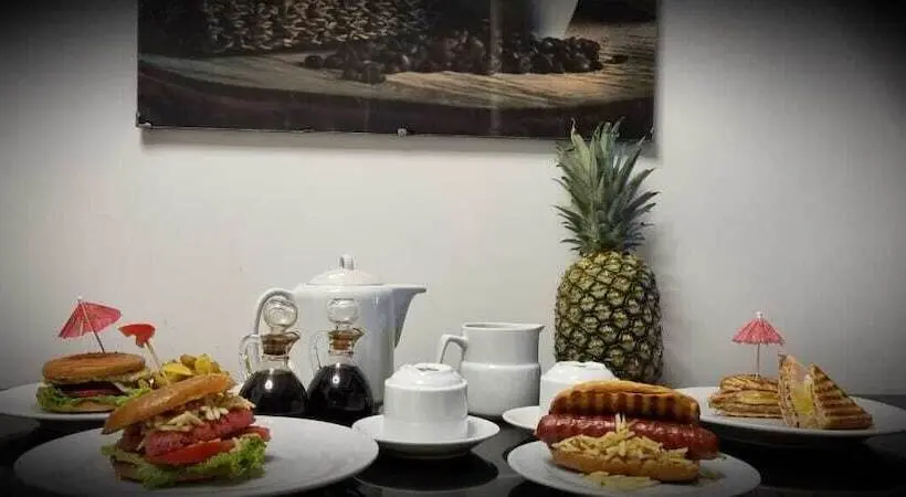 اتاق استاندارد سه نفره, Starlight Inn