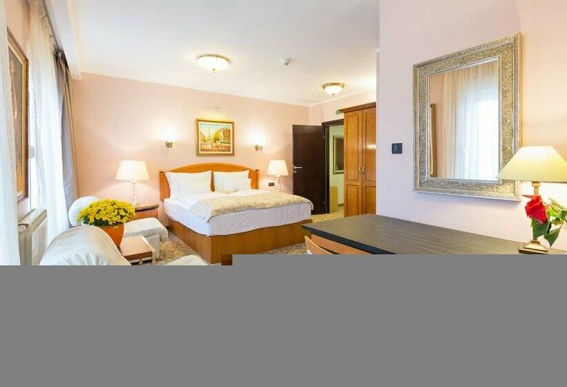 سوییت جونیور, Sterling Garni