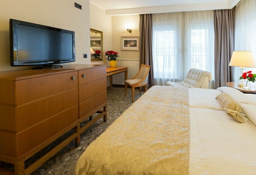 اتاق سوپریور با تخت بزرگ, Sterling Garni