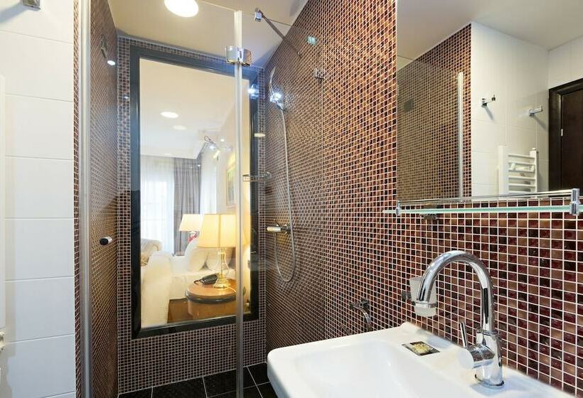 اتاق لوکس با تخت بزرگ, Sterling Garni