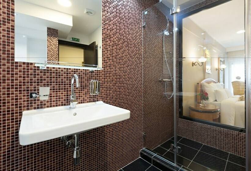 اتاق لوکس با تخت بزرگ, Sterling Garni